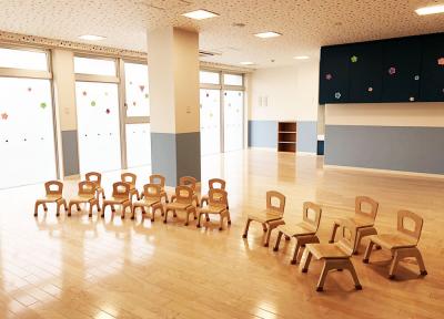 神奈川県横浜市神奈川区東神奈川2-42-5　ゴールデン東神奈川ビル3階にある、保育のお仕事求人