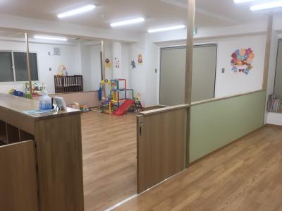 東京都江東区森下3-13-5ゴーベルビル2階にある、保育のお仕事求人