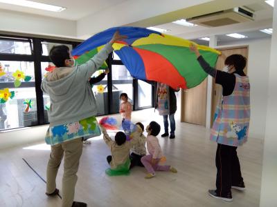 神奈川県横浜市鶴見区鶴見中央3-21-7　リエス鶴見二階にある、発達支援・児童指導員のお仕事求人
