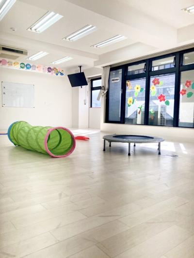 神奈川県横浜市鶴見区鶴見中央3-21-7　リエス鶴見二階にある、発達支援・児童指導員のお仕事求人